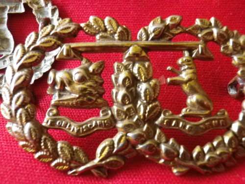GREAT BRITAIN - ARGYLL & SUTHERLAND HIGHLANDERS -  PAIR OF OFFICERS ? COLLAR BADGES   (V137)