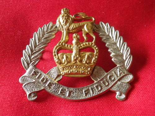 RHODESIAN PAY CORPS - BI METAL PRE UDI CAP BADGE  (4750)