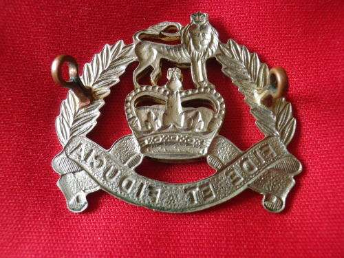 RHODESIAN PAY CORPS - BI METAL PRE UDI CAP BADGE  (4750)