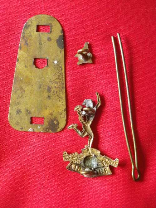 RHODESIAN SIGNALS CORPS-  BI METAL CAP BADGE + BACKING PLATE - UDI PERIOD  (4755)