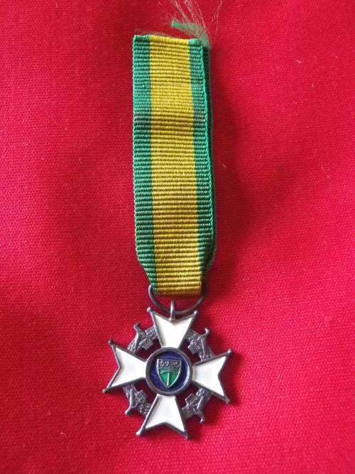 RHODESIA - GRAND COMMANDER OF THE LEGION OF MERIT  (GCLM) MINIATURE WITH RIBBON   (5118)