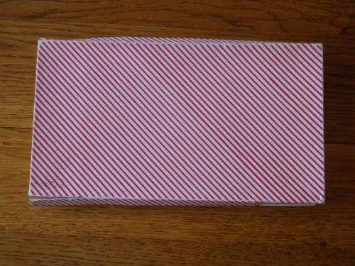 6 NEW IRISH LINEN EMBROIDERED SERVIETTES / HANDKERCHIEFS STILL IN BOX - BEAUTIFUL - (5206)
