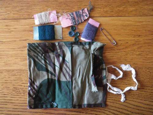 RHODESIAN CAMO FIELD REPAIR KIT / "HOUSEWIFE"  WITH CONTENTS AS SEEN     (5233)