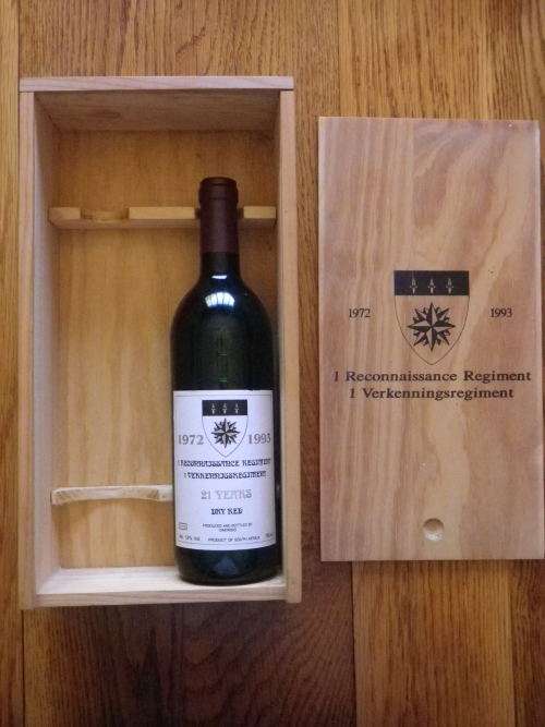 SADF- 1 RECCE 21ST ANNIVERSARY 1993 RED WINE IN ORIGINAL PRESENTATION BOX - 1 BOTTLE MISSING (3546)