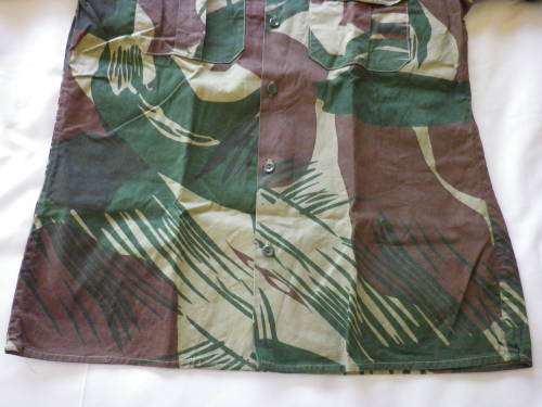 RHODESIAN CAMO S/SLEEVE SHIRT - INCLUDES VERY RARE EMBROIDERED RECCE SHOULDER FLASH SEE BELOW.(3232)
