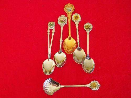 5 ASSORTED TEASPOONS + 1 SUGAR SPOON