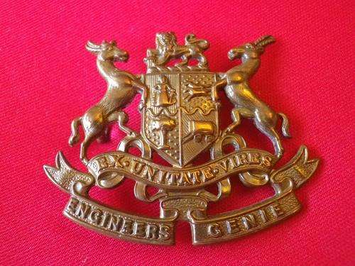 SOUTH AFRICAN ENGINEERS CORPS. GILDING METAL CAP BADGE 1922-1938 - 1 LUG MISSING