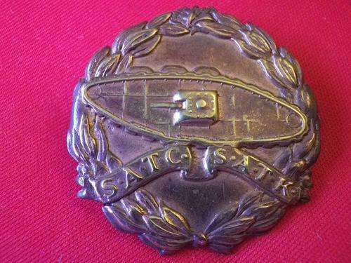 SOUTH AFRICAN TANK CORPS. GILDING METAL BERET BADGE 1940-1941 - SOLID CENTRE