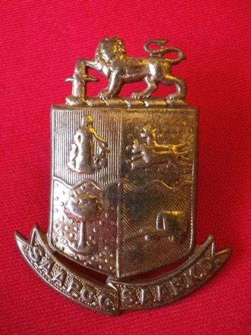 SOUTH AFRICAN ADMINISTRATIVE PAY & CLERICAL CORPS. GILDING METAL CAP BADGE 1923-1942  -  SOME POLISH
