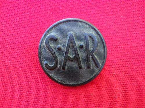 SA RAILWAYS - EARLY BLACK HORN BUTTON O/D 20MM