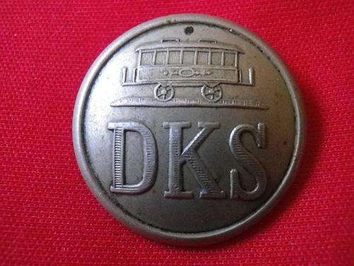 " DE KJOBENHAVENSKE SPORVEJE" WHITE METAL RAILWAY BUTTON