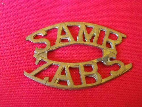 SA MOUNTED RIFLES  - BRASS SHOULDER TITLE -  "Z" TYPE 1913-1922 (OWEN 2325) LUGS DAMAGED