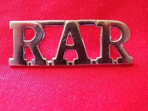 RHODESIAN AFRICAN RIFLES  -  CHROME SHOULDER TITLE FOR BANDSMAN
