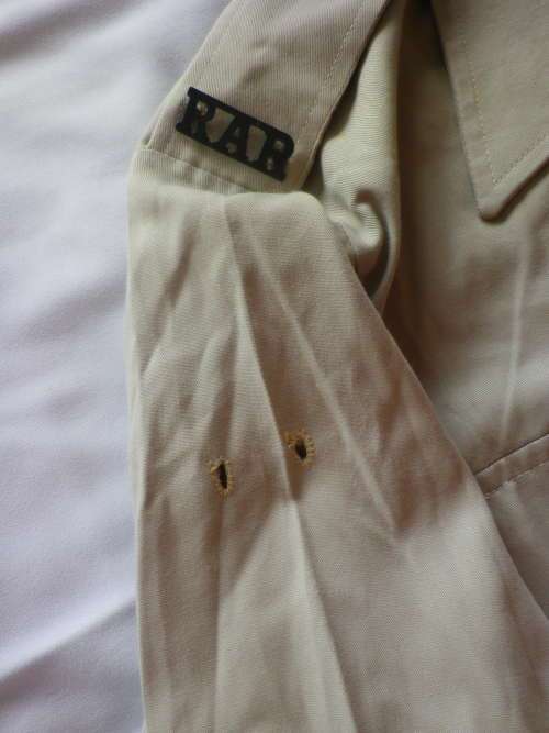 RHODESIAN ARMY -"SANDS" TROUSERS + SHIRT WITH RAR SHOULDER TITLES - BELONGED TO EX RAR MEMBER (3274)