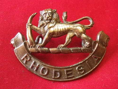 RHODESIAN ARMY - STAFF CORPS. / GENERAL SERVICE EARLY BRASS CAP BADGE      (3403)(