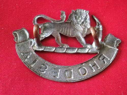 RHODESIAN ARMY - STAFF CORPS. / GENERAL SERVICE EARLY BRASS CAP BADGE      (3403)(
