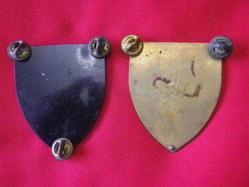 SADF - PAIR 4 SAI BATTALION FLASHES - 1 PIN MISSING   - DINNES 4394     (5810)
