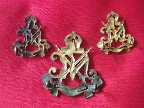 SADF - ROYAL NATAL CARBINEERS BI/METAL CAP + COLLAR BADGES 1936-64    (5824)