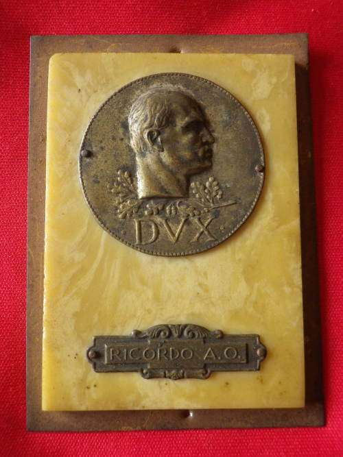 ITALIAN FASCIST PLAQUE, WITH MUSSOLINI DISC, NAMED TO RICORDO A.O.  WIDTH 55mm HEIGHT 75mm  (6113)