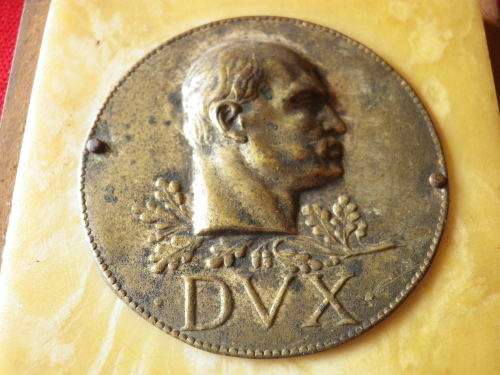 ITALIAN FASCIST PLAQUE, WITH MUSSOLINI DISC, NAMED TO RICORDO A.O.  WIDTH 55mm HEIGHT 75mm  (6113)