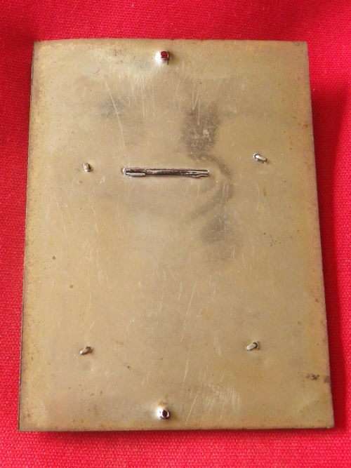 ITALIAN FASCIST PLAQUE, WITH MUSSOLINI DISC, NAMED TO RICORDO A.O.  WIDTH 55mm HEIGHT 75mm  (6113)