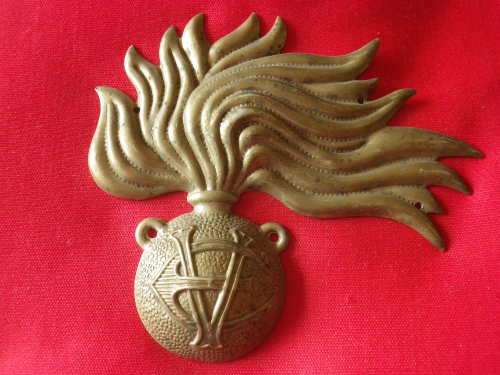 ITALIAN FASCIST WW2 MILITARY POLICE W/M HELMET BADGE - HAS HOLES AS SEWN ON (6108)