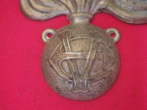 ITALIAN FASCIST WW2 MILITARY POLICE W/M HELMET BADGE - HAS HOLES AS SEWN ON (6108)