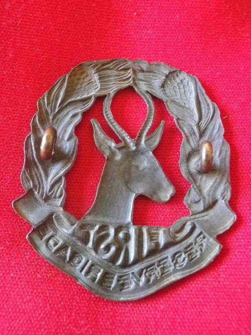 SA - FIRST RESERVE BRIGADE -  HEADDRESS BADGE  WW2         (6204)
