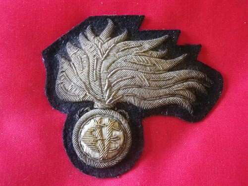 ITALIAN - WW2 CARABINIERI / MILITARY POLICE OFFICERS BULLION HEADDRESS BADGE      (6216)