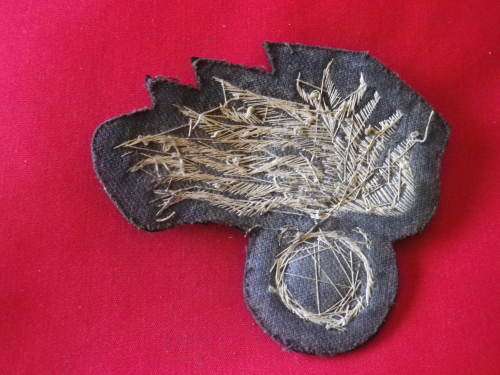 ITALIAN - WW2 CARABINIERI / MILITARY POLICE OFFICERS BULLION HEADDRESS BADGE      (6216)