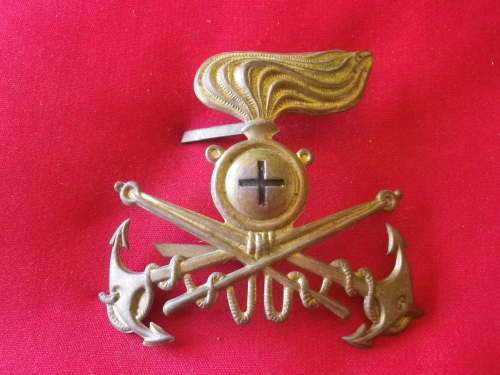 ITALIAN WW2 BRIDGE ENGINEERS / REGG. GENIO PONTIERI (SCHOOL) HELMET BADGE  (6217)