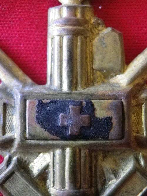 ITALIAN (AFRICA) WW2 FASCISTS BLACK SHIRTS BADGE (CAMICIE NEVE) - SOME ENAMEL DAMAGE   (6218)