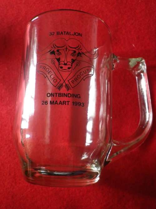 SADF - 32 BATTALION GLASS BEER MUG COMMEMORATING DISBANDMENT 26/3/1993    (1607)