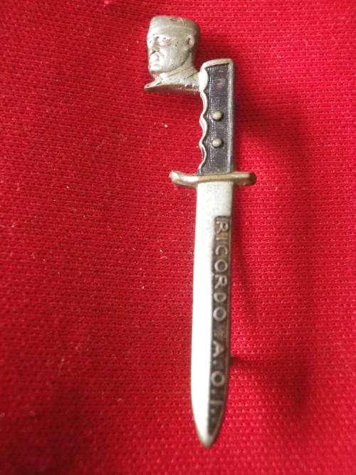 ITALY - ITALIAN  WW2 FACIST DAGGER + MUSSOLINI PIN BADGE - POSSIBLY MVSN MILITIA  - RELISTED (3578)