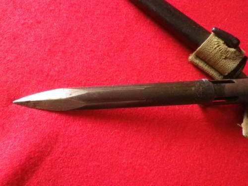 SOUTH AFRICA / RHODESIA - R1 / FN  BAYONET IN PLASTIC SCABBARD (MADE BELGIUM) + FROG      (4285)