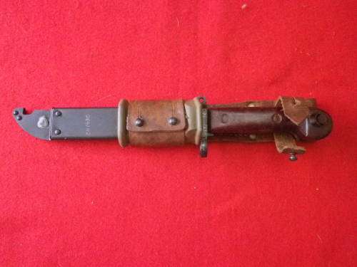 RHODESIAN BUSH WAR PICK UP - AKM BAYONET + SCABBARD + FROG - BLADE 14.9cm  RED BAKELITE HANDLE (4324