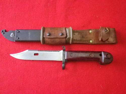 RHODESIAN BUSH WAR PICK UP - AKM BAYONET + SCABBARD + FROG - BLADE 14.9cm  RED BAKELITE HANDLE (4324