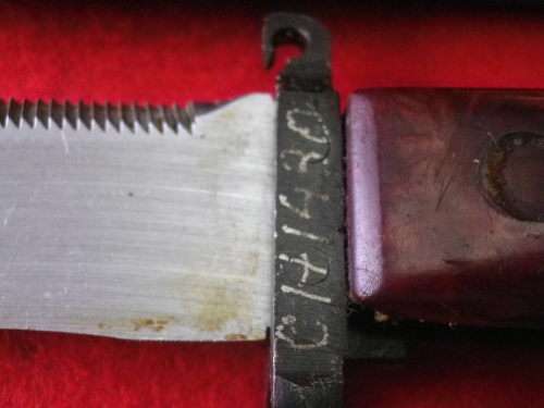 RHODESIAN BUSH WAR PICK UP - AKM BAYONET + SCABBARD + FROG - BLADE 14.9cm  RED BAKELITE HANDLE (4324