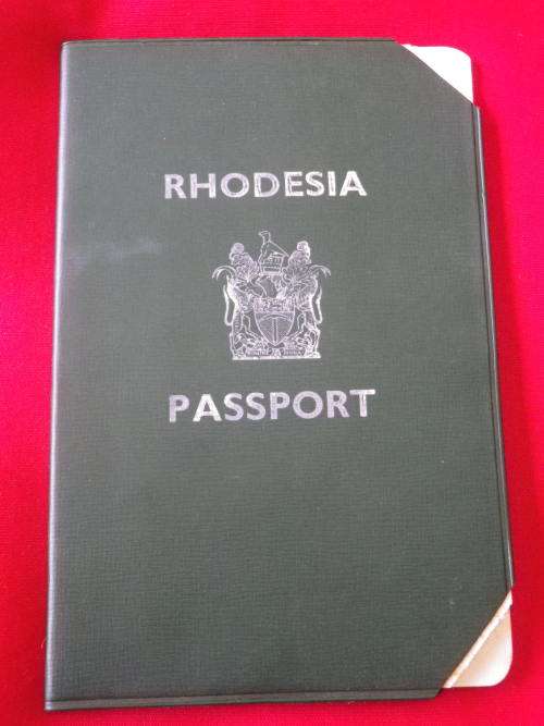 RHODESIAN PASSPORT - EXPIRED 1978 - SEE PICS FOR MORE INFO     (6518)