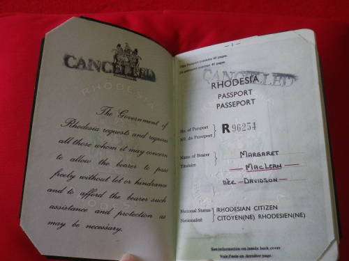 RHODESIAN PASSPORT - EXPIRED 1978 - SEE PICS FOR MORE INFO     (6518)