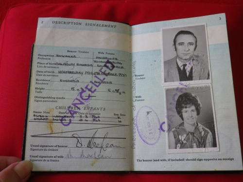 DUEL BRITISH PASSPORT - ISSUED TO 2 RHODESIAN CITIZENS EXPIRED 1975 EXTENDED 1985 (6520)