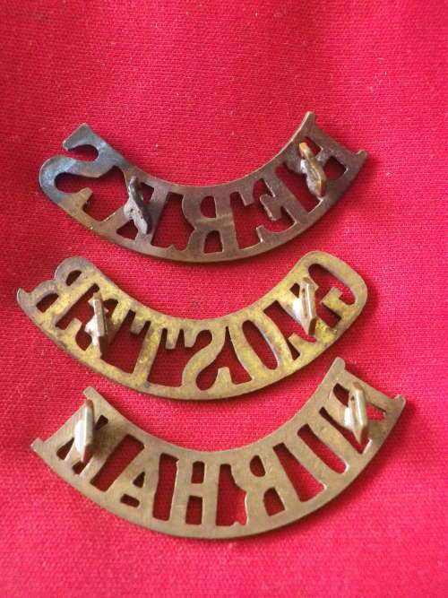 GB - EARLY BRASS SHOULDER TITLES, DURHAM, BERKSHIRE, GLOUCESTERSHIRE REGTS.   (6565)