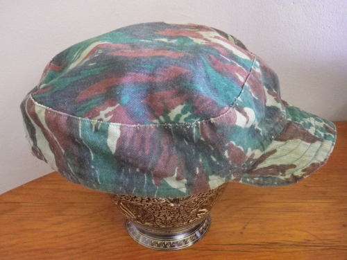 RHODESIAN BUSH WAR PICK UP - CAMMO CAP FROM OP BIRCH 1970 - INSCRIBED - RIM 58 cm / 23"  (3687)