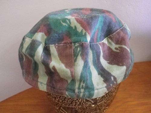 RHODESIAN BUSH WAR PICK UP - CAMMO CAP FROM OP BIRCH 1970 - INSCRIBED - RIM 58 cm / 23"  (3687)
