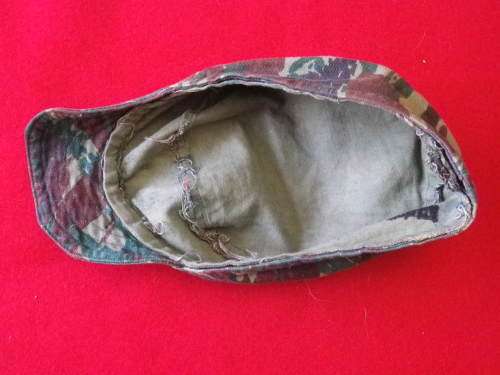 RHODESIAN BUSH WAR PICK UP - CAMMO CAP FROM OP BIRCH 1970 - INSCRIBED - RIM 58 cm / 23"  (3687)