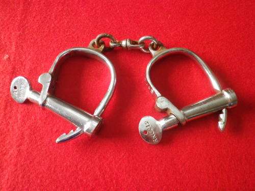 RHODESIA BSAP - FEDERATION PERIOD HANDCUFFS -  MADE HIATT - STAMPED "RNG"  (6928)