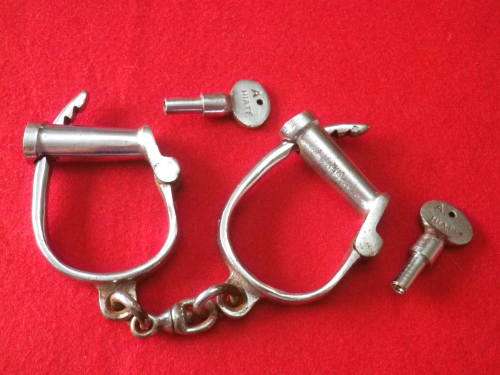 RHODESIA BSAP - FEDERATION PERIOD HANDCUFFS -  MADE HIATT - STAMPED "RNG"  (6928)