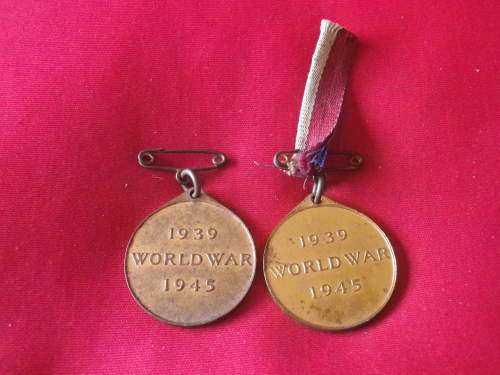 RHODESIA - 2 X WW2 COMMEMORATIVE MEDALLIONS     (3770)