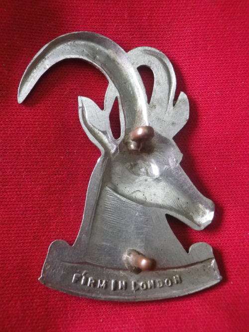 SOUTHERN RHODESIA ARMOURED CAR REGT. WM CAP BADGE - MADE FIRMIN - LUGS CRIMPED 1947-'56 (4501)