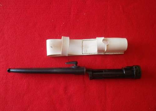 RHODESIAN ARMY - WHITE PLASTIC FROG + FN / RI BAYONET - AS WORN BY RLI WITH PARADE DRESS    (7181)